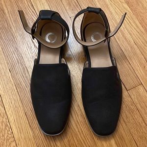 Journee collection loreta flat in black. Never worn!